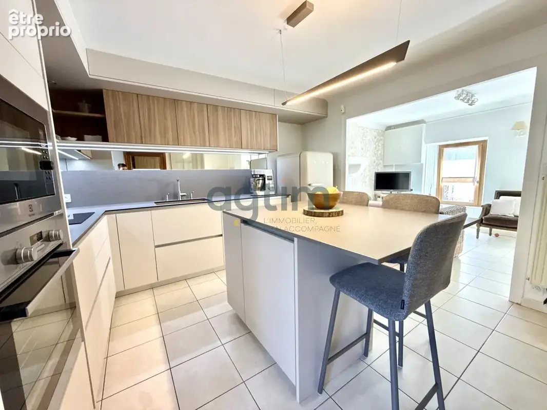 Montaigu, centre-ville, maison en pierre, 69m2 hab, 2 chambres, terrain et dépendances - photo 7