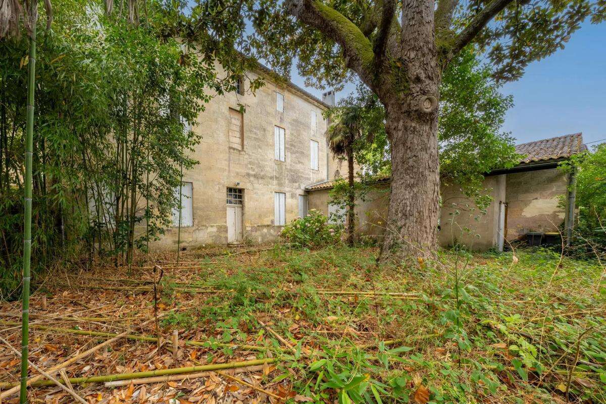 Maison à SAINT-MEDARD-DE-GUIZIERES