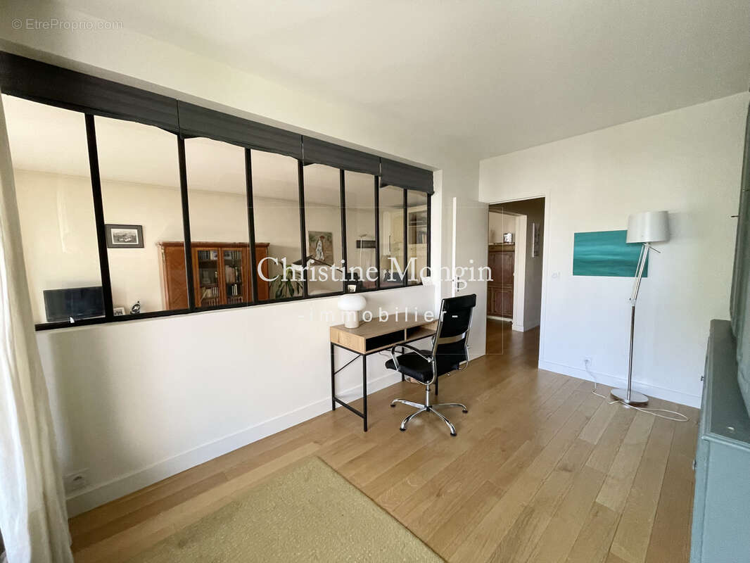 Appartement à NEUILLY-SUR-SEINE