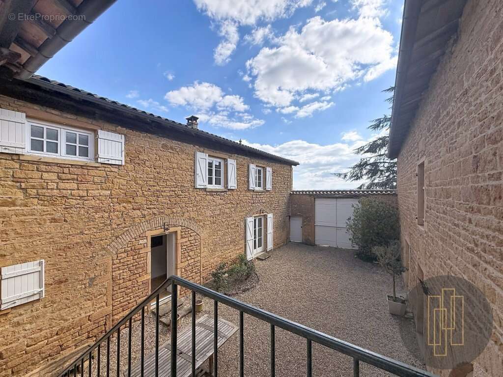 Maison à POUILLY-LE-MONIAL