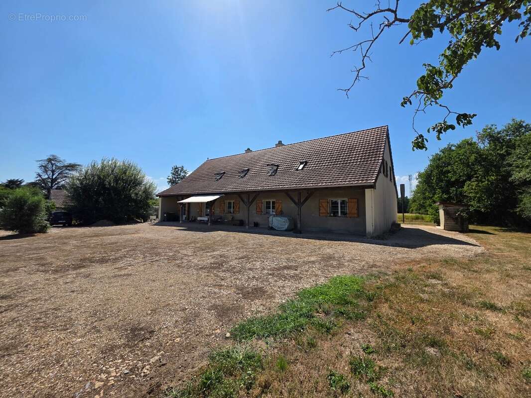 Maison à LESSARD-EN-BRESSE