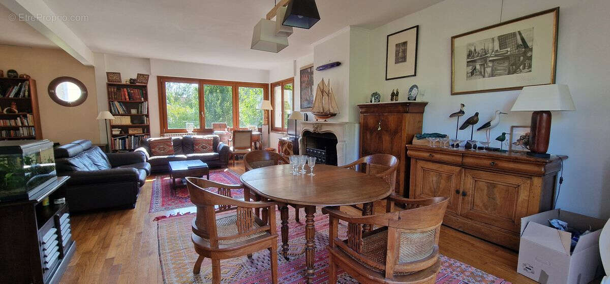 Maison à VILLE-D&#039;AVRAY