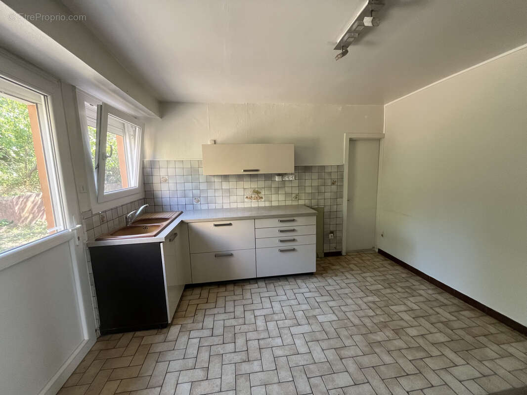 Maison à LACHAPELLE-SOUS-ROUGEMONT