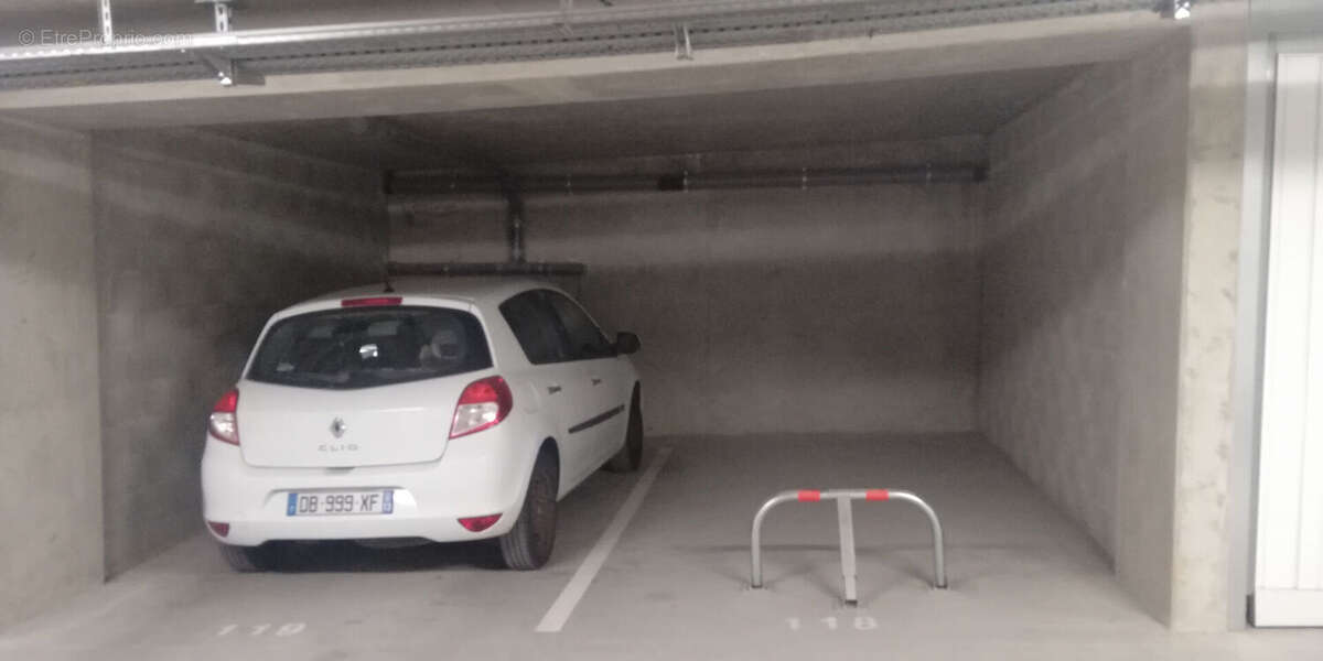 Parking à CHAMPAGNE-AU-MONT-D'OR