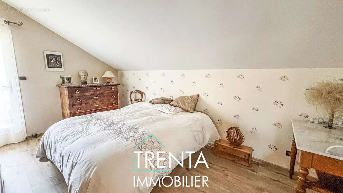 Maison à SAINT-ETIENNE-DE-CROSSEY