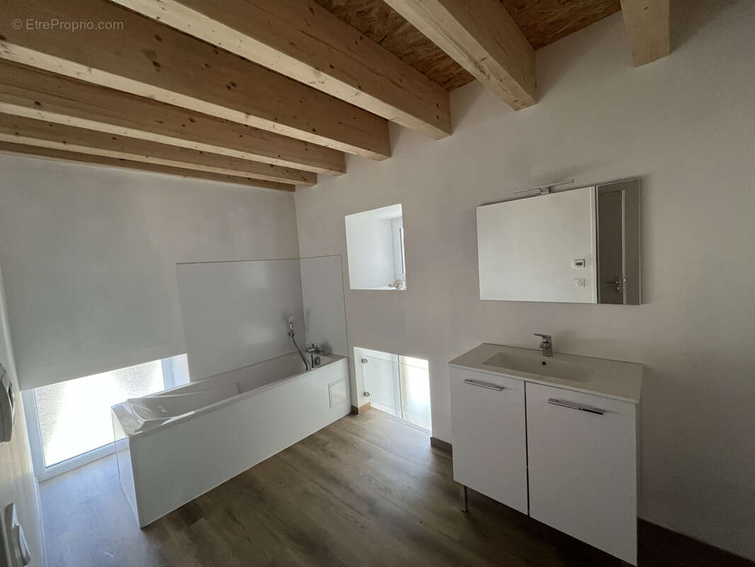 Appartement à COURMANGOUX