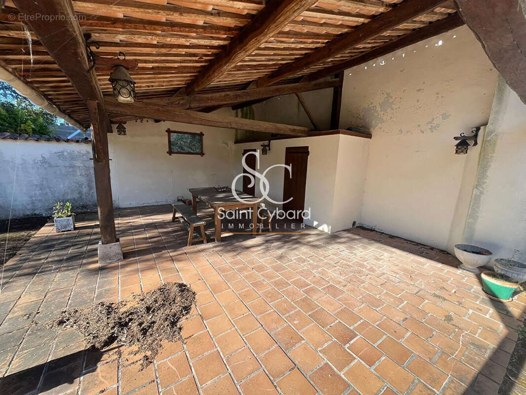 Maison à SAINT-YRIEIX-SUR-CHARENTE