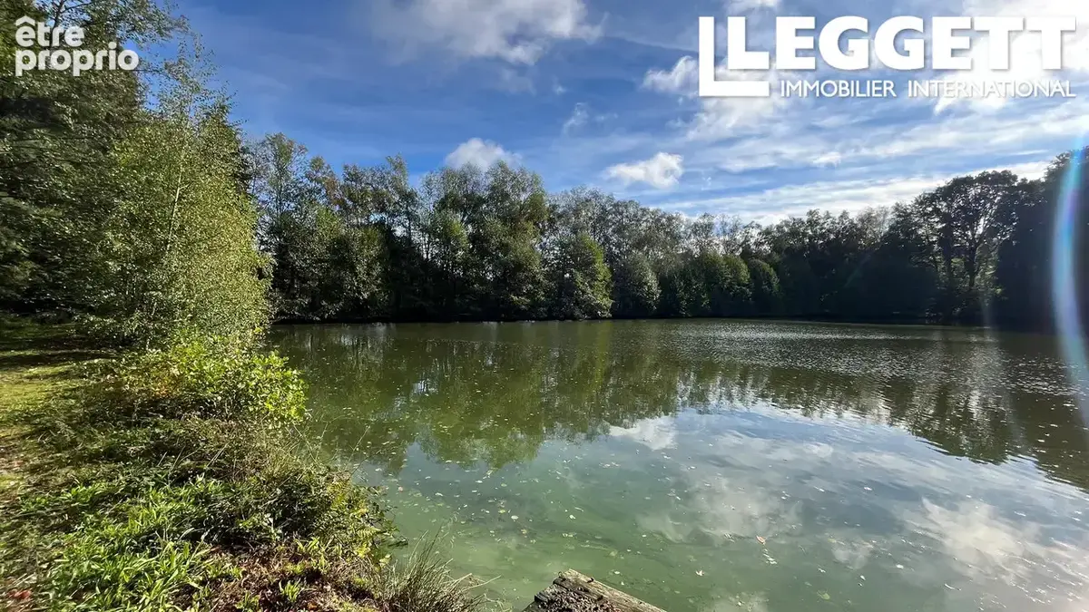 Domaine de pêche à la carpe en Normandie avec 2 étangs, 2 maisons, 3 chalets et potentiel commercial - photo 2