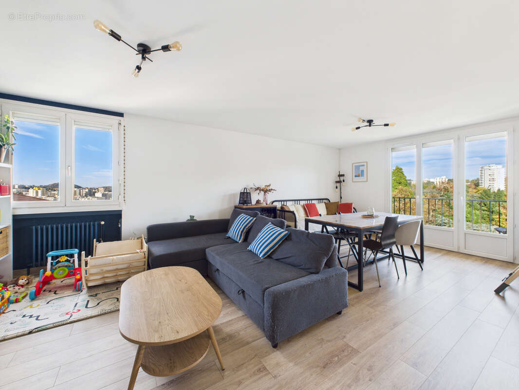 Appartement à SAINT-ETIENNE