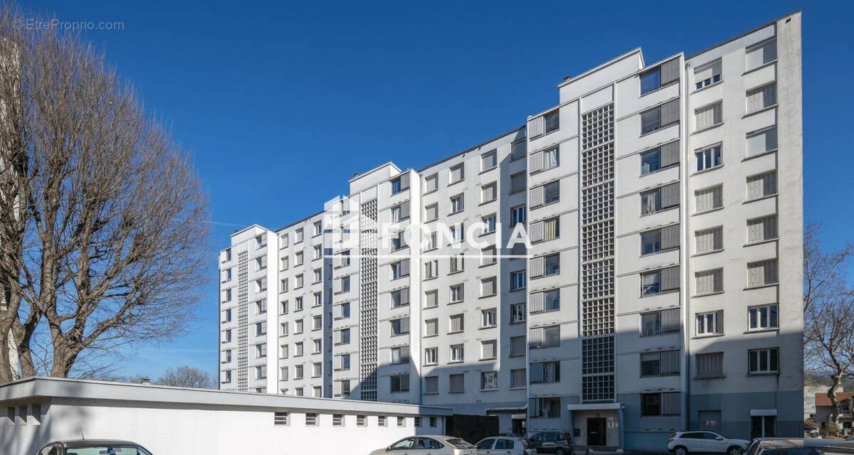 Appartement à LE PONT-DE-CLAIX