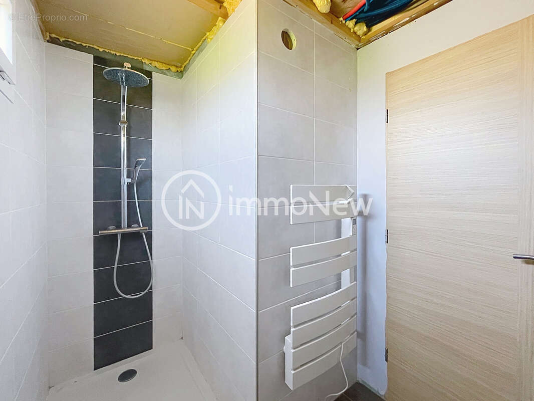 À VENDRE   Maison de plain-pied 95 m2 avec dépendance et terrain constructible de 2700 m2   Sainte-Pience - photo 11