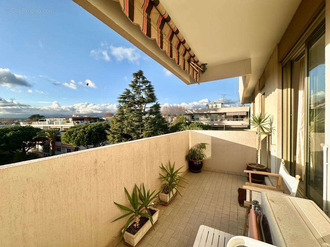 Appartement à SAINT-LAURENT-DU-VAR