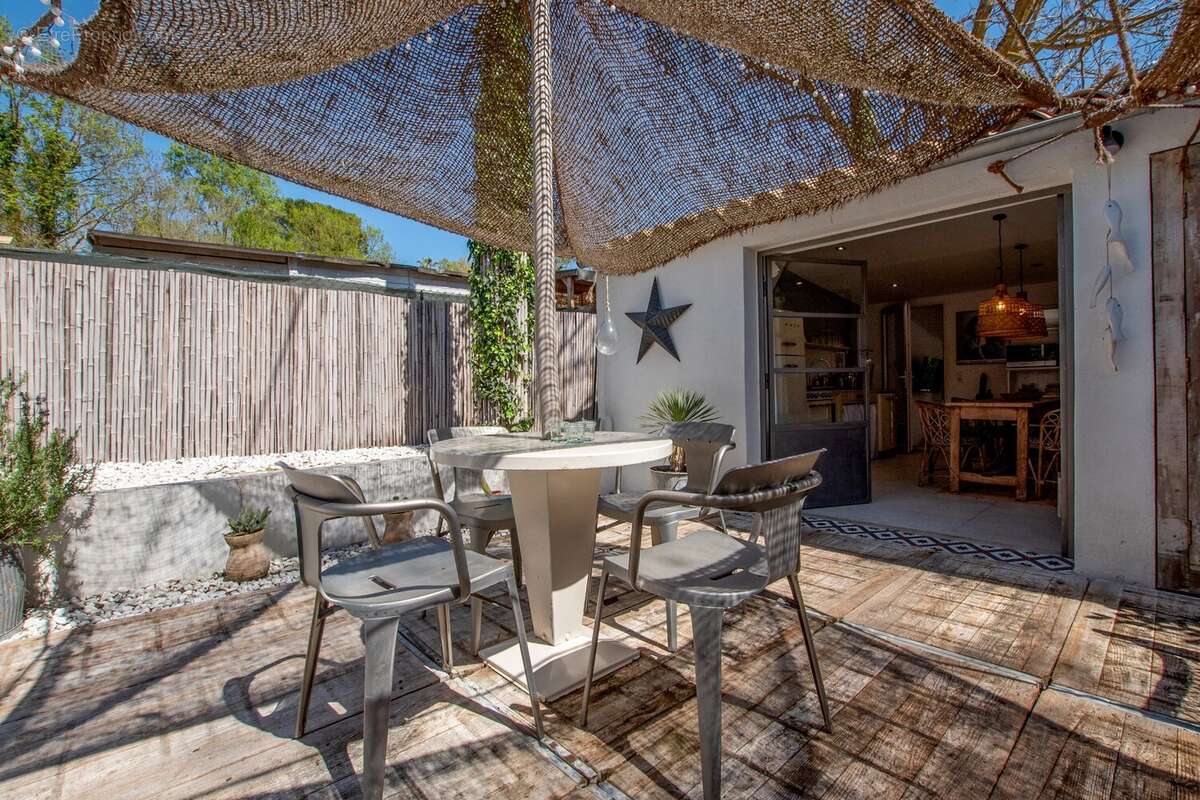 Maison à CHATEAUNEUF-GRASSE