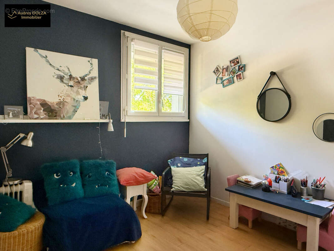 Appartement T4/5 traversant 93m2   Marseille 11e   2 Balcons - 259 000€ FAI - photo 6