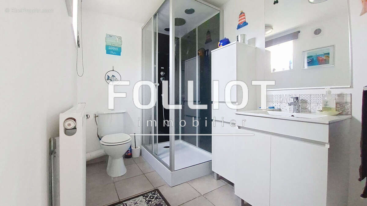 Maison à SAINT-GEORGES-DE-LIVOYE