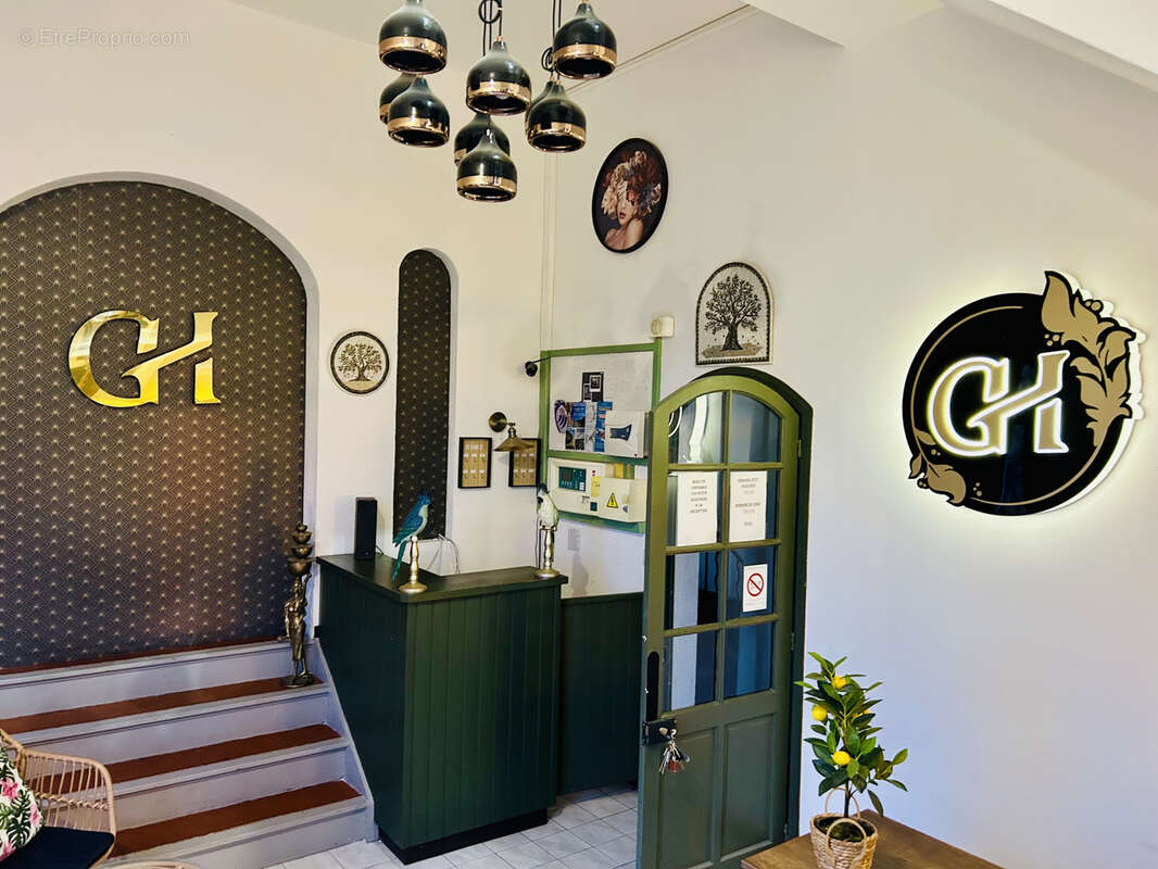 Commerce à MOUSTIERS-SAINTE-MARIE