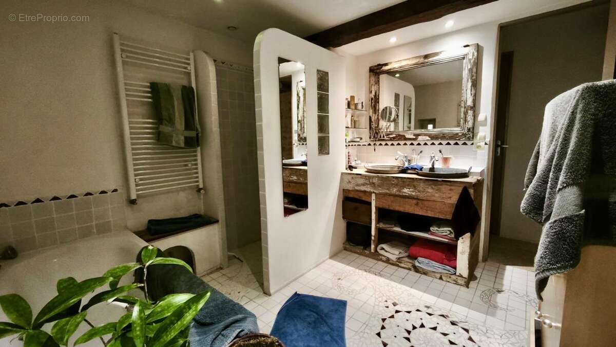 Maison à MOULINS-SUR-YEVRE