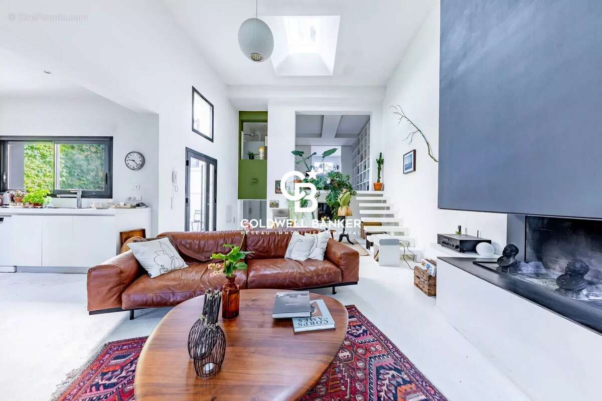 Maison à MARNES-LA-COQUETTE