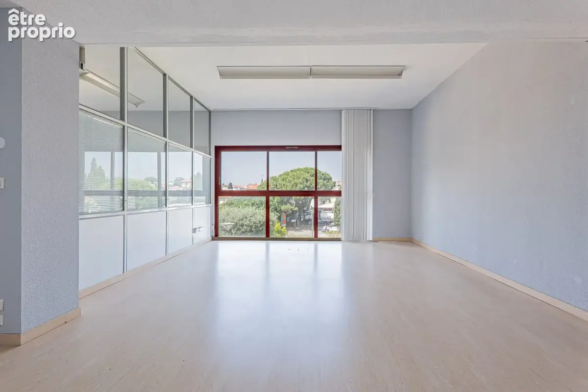 Commerce 150 m² à vendre à Saint-Laurent-Du-Var (06700) - photo 8