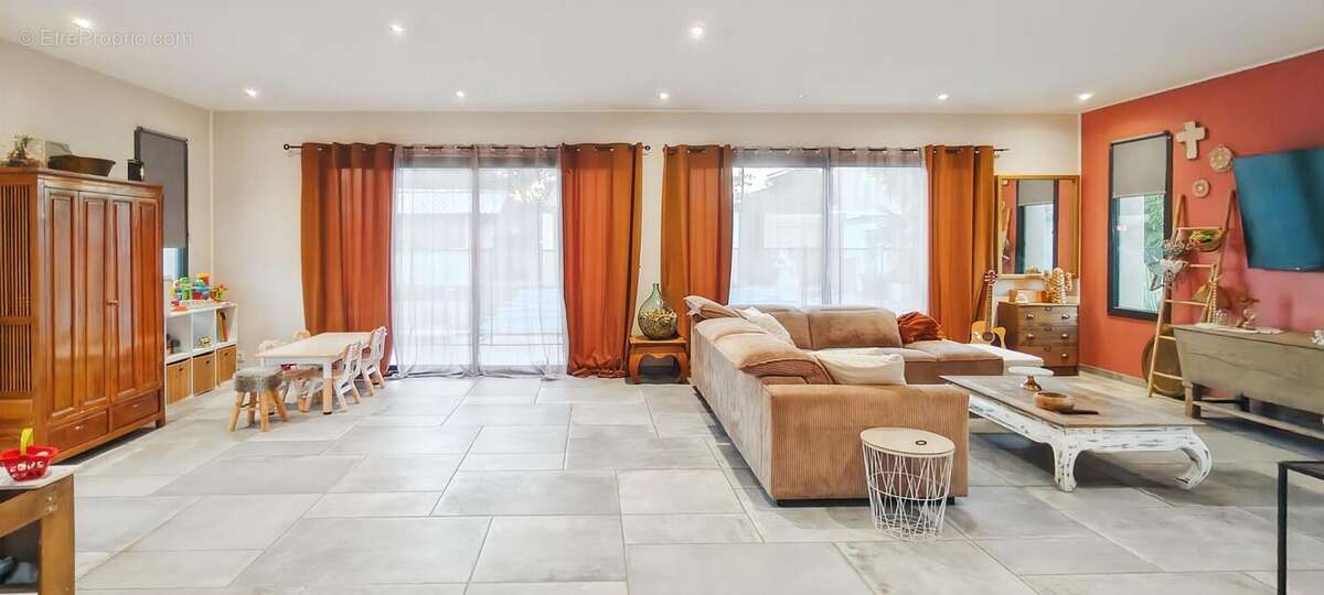 Maison à VILLENEUVE-LES-BEZIERS