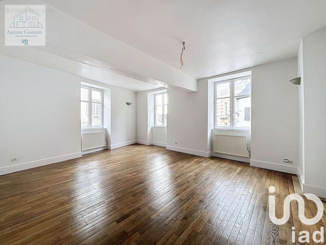 Appartement 200 m² à Saint-Pierre-Le-Moutier  - photo 2