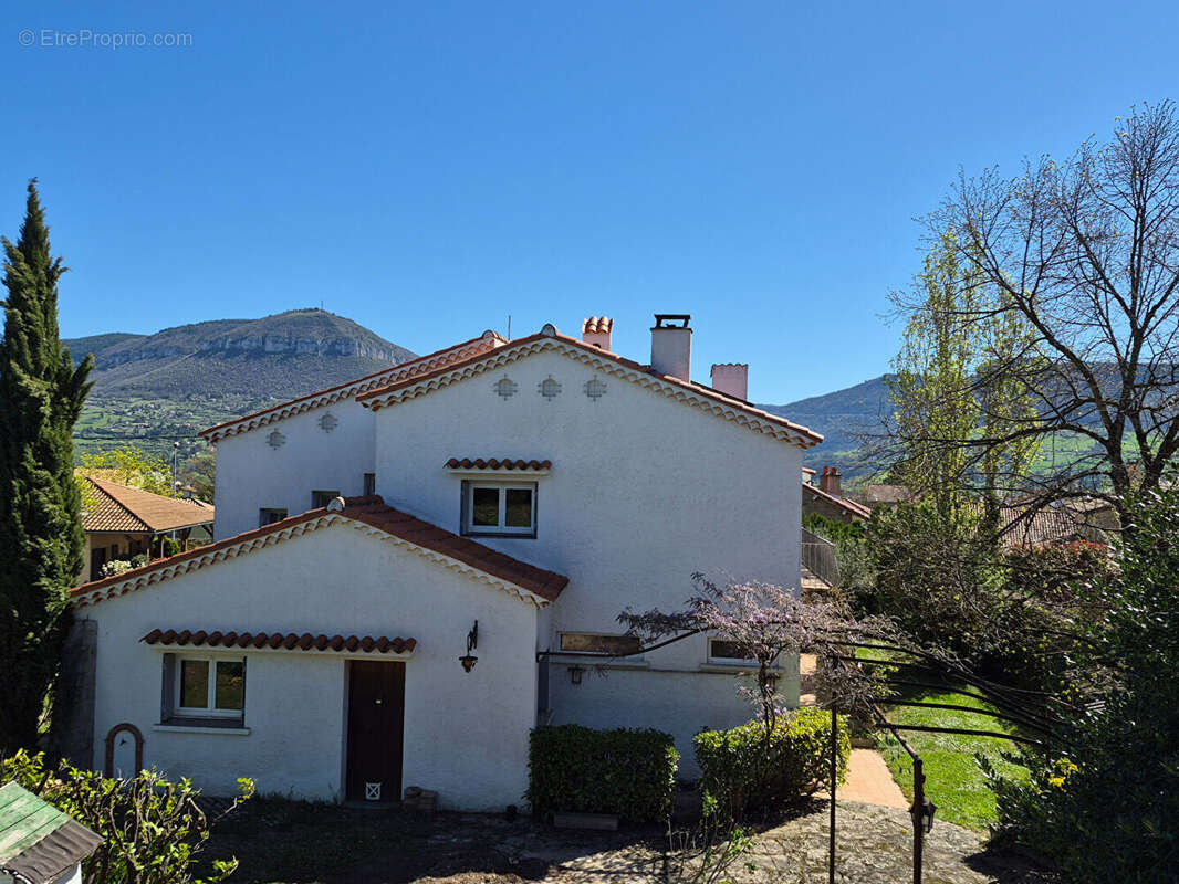 Maison 6 pièces - 170 m² - Fort potentiel - photo 2