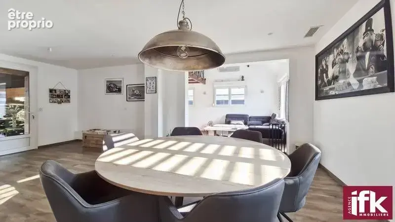Maison plain-pied de 205 m² sur 13,52 ares avec piscine et double garage – DPE B - photo 9