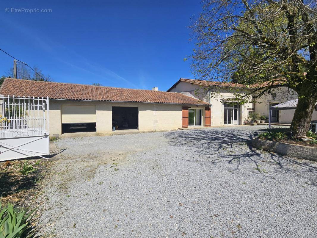 Maison à CHALAGNAC