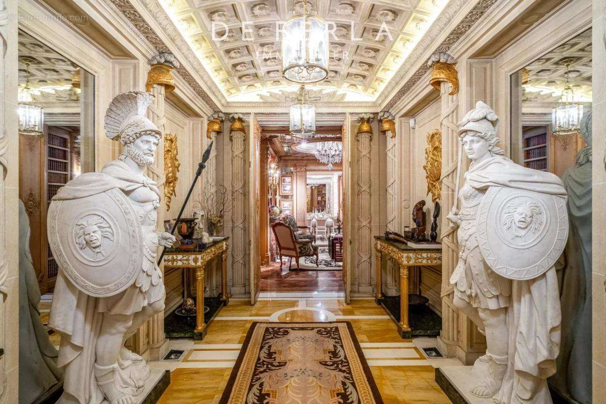 Appartement à PARIS-1E