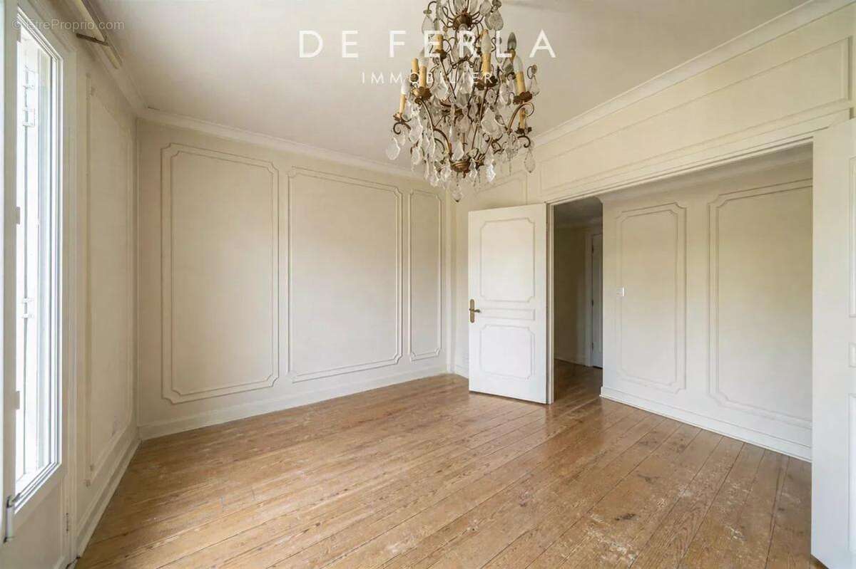 Appartement à PARIS-14E