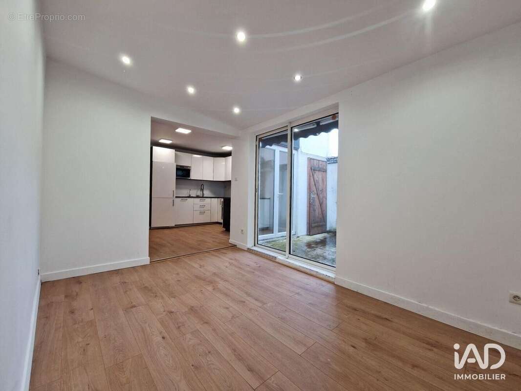 Photo 4 - Commerce à CRECY-LA-CHAPELLE