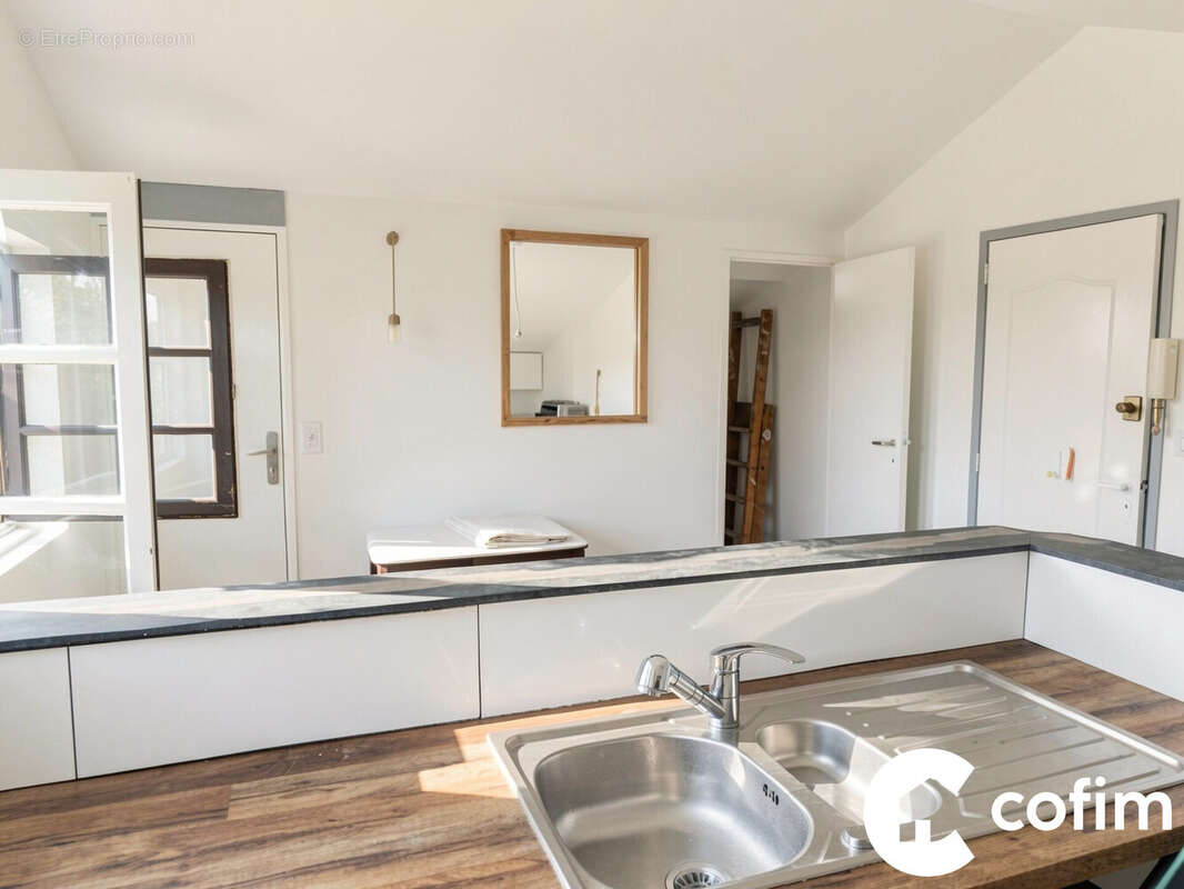 Appartement 49 m² à Nay  - photo 2