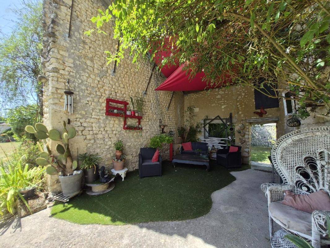 Maison à LA VERGNE