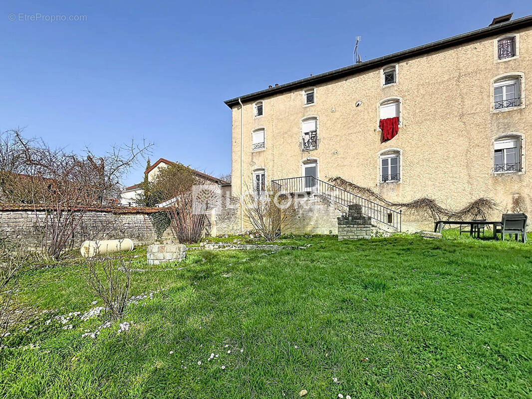 Appartement à NEUFCHATEAU