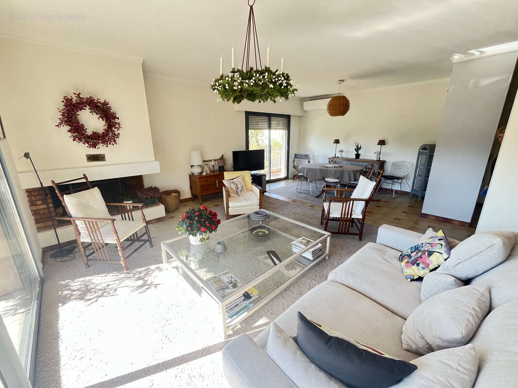 Appartement à VALLAURIS