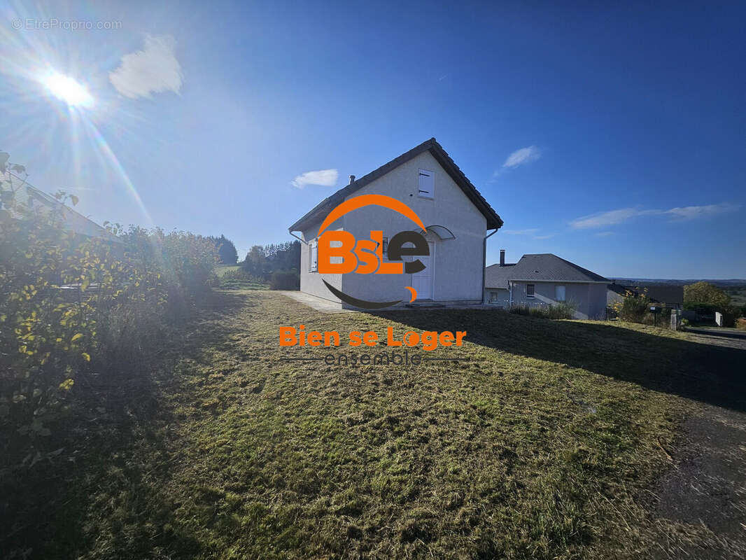 Maison à vendreT3 Saint Alban sur Limagnole -Agence immobilière BSLE IMMO Saint Chély D'Apcher - Maison à SAINT-ALBAN-SUR-LIMAGNOLE