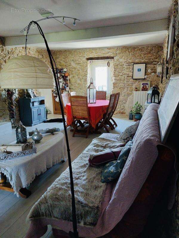 Maison à MAS-SAINTES-PUELLES