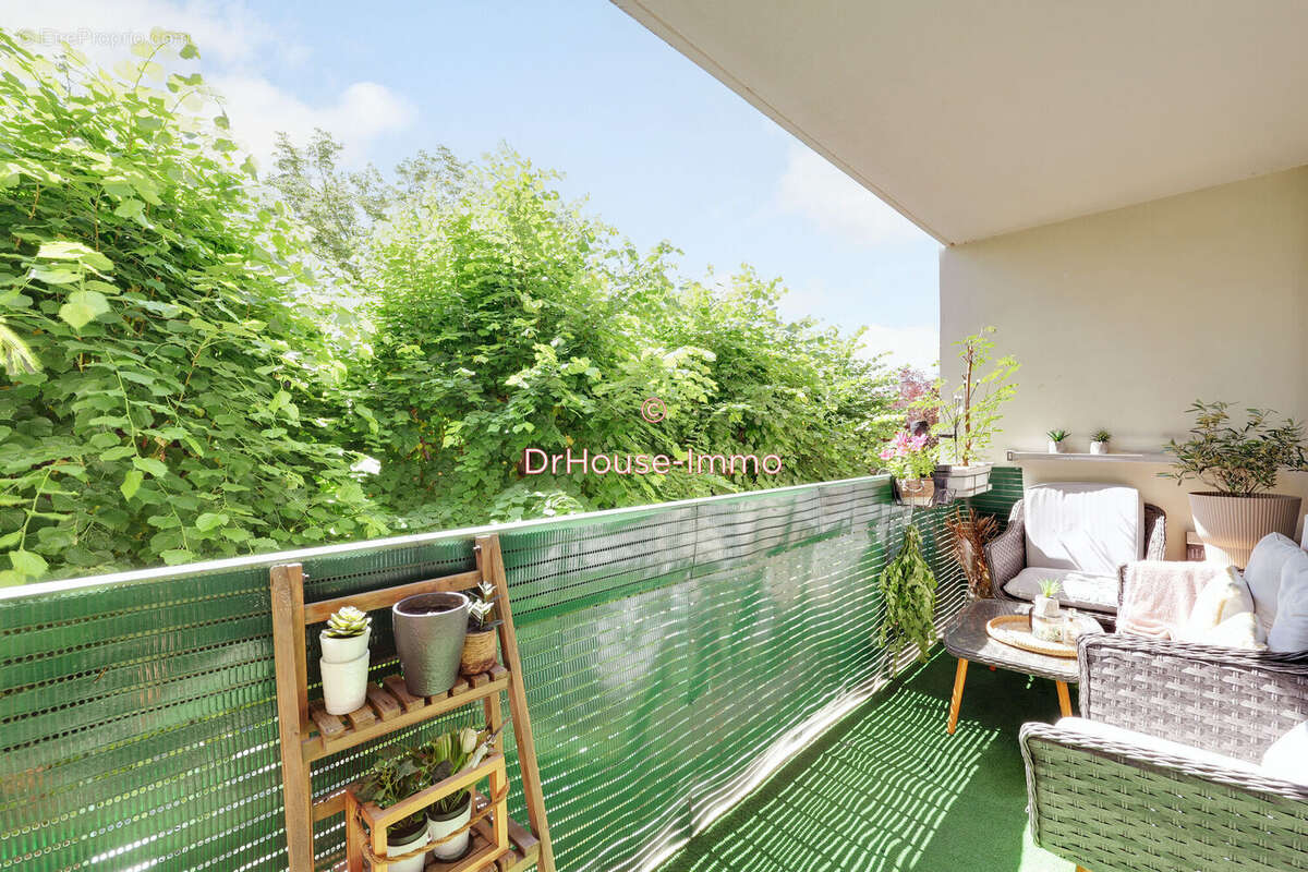 Appartement à LE MESNIL-LE-ROI