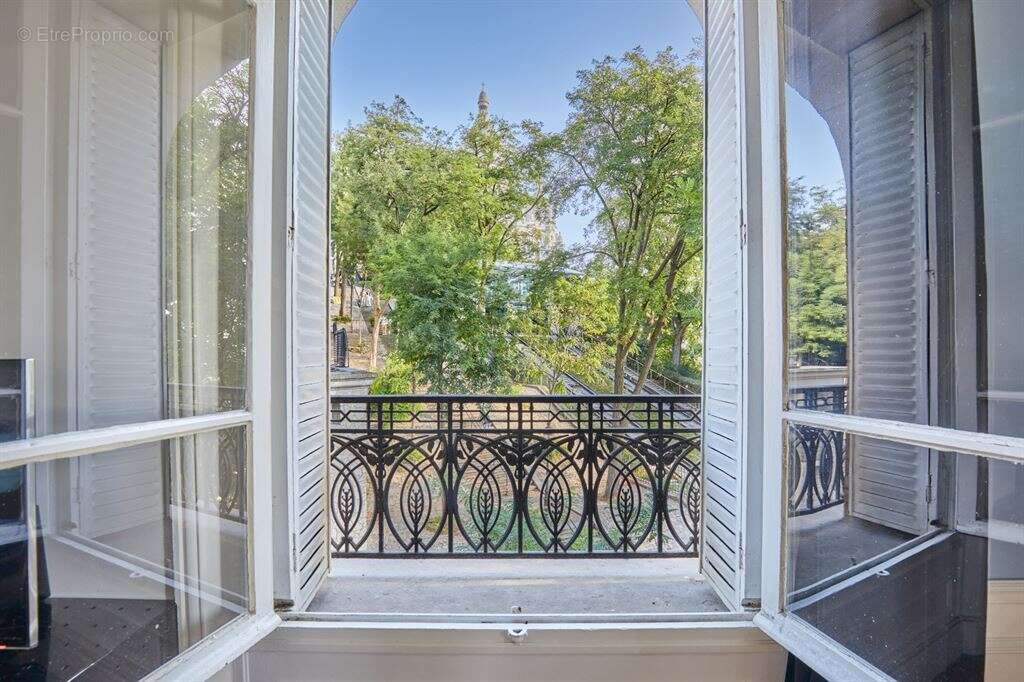 Appartement à PARIS-18E