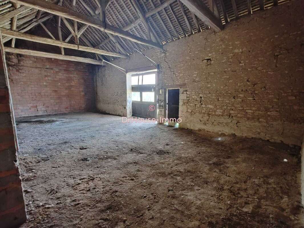 Maison à DANGE-SAINT-ROMAIN