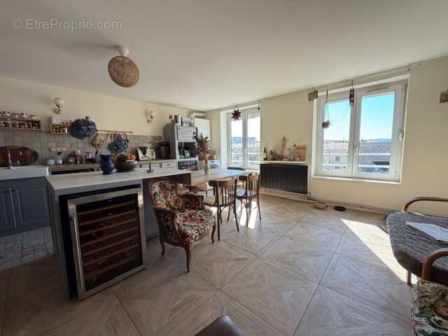 Appartement à SAINT-GENEST-LERPT