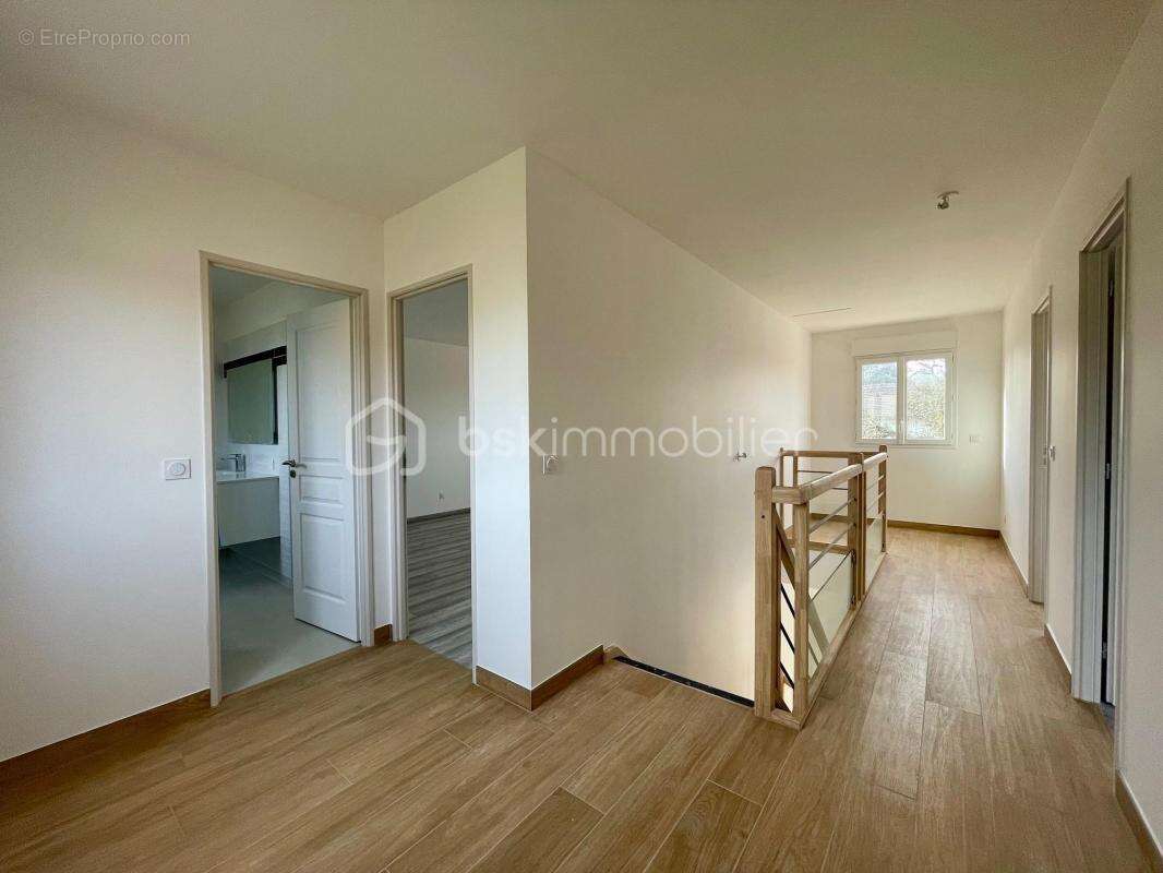  Maison Individuelle Spacieuse avec Potentiel d'Aménagement – ​​Un Bien Rare à Saisir ! - photo 9