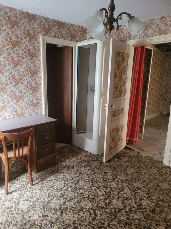 Maison à LA TOUR-D&#039;AUVERGNE