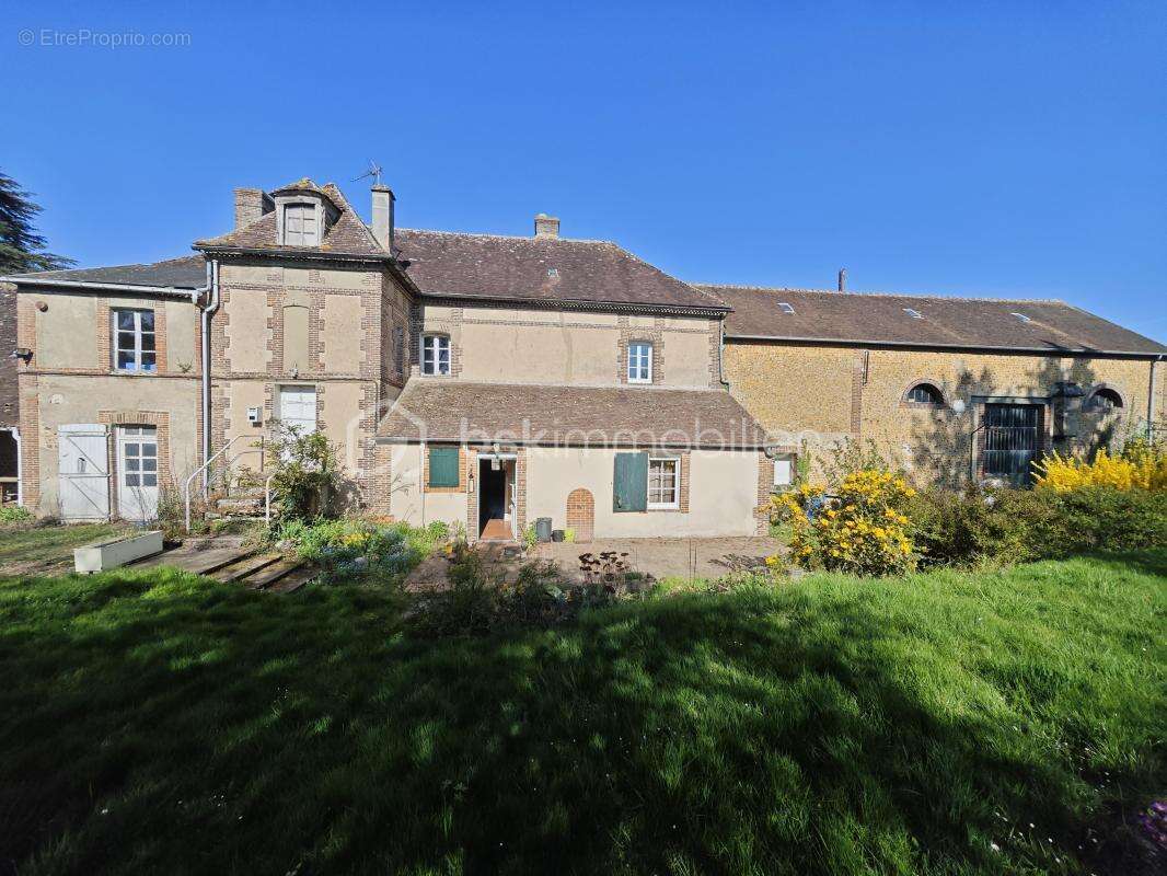 Maison à SAINT-MAURICE-LES-CHARENCEY