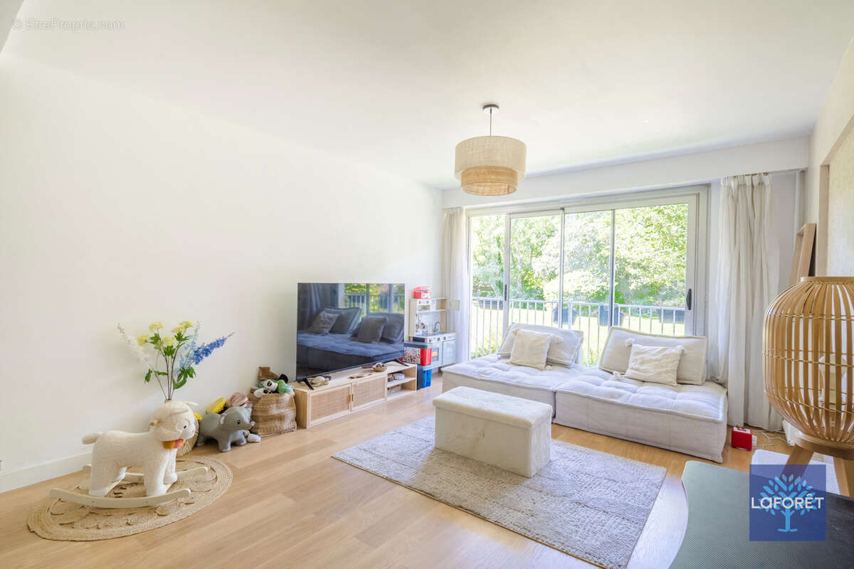 Appartement à LES PAVILLONS-SOUS-BOIS