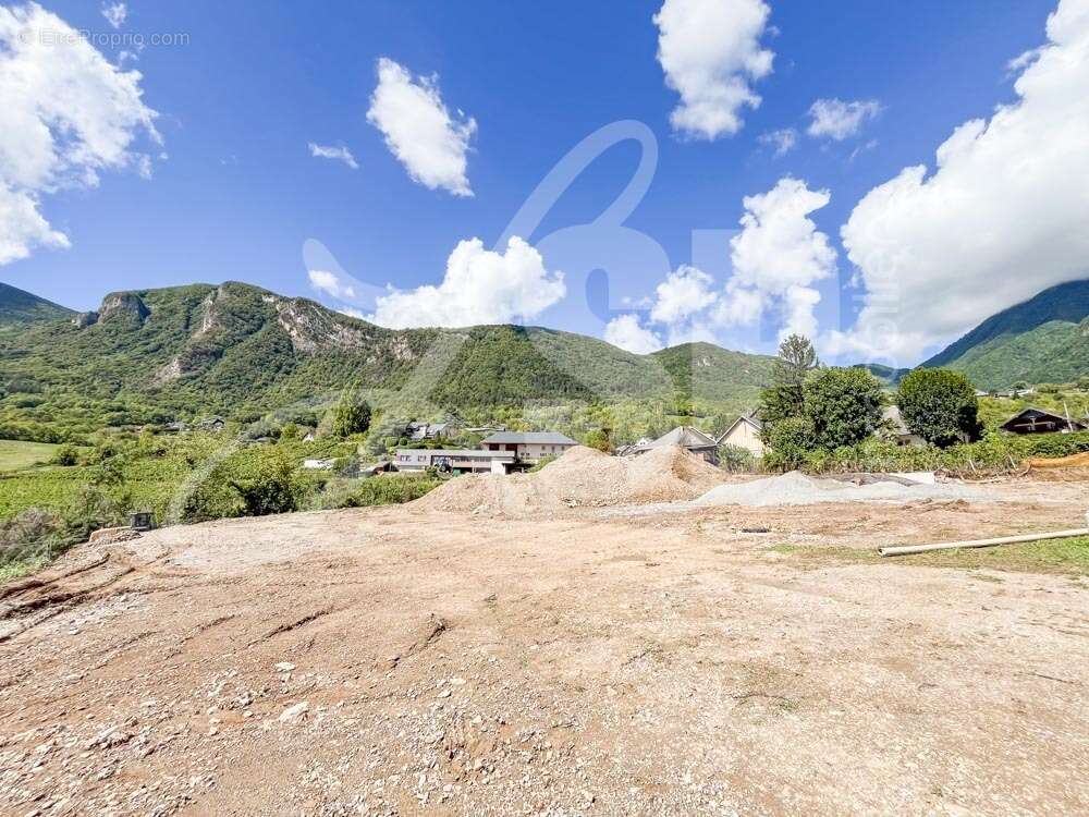 Terrain viabilisé (Lot 13) - Terrain à SAINT-PIERRE-D&#039;ALBIGNY