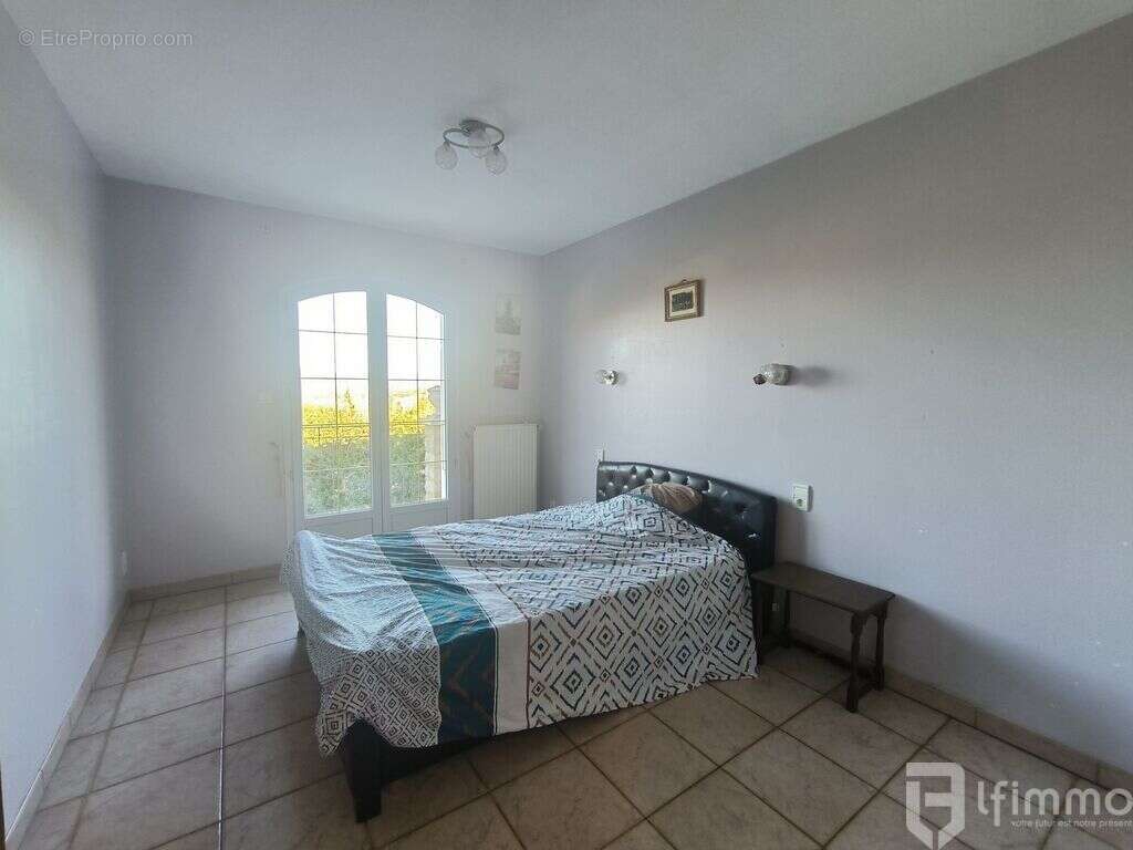 Villa d'exception de 140 m2, jardin de 3096 m2 arborés, et pisci - photo 8