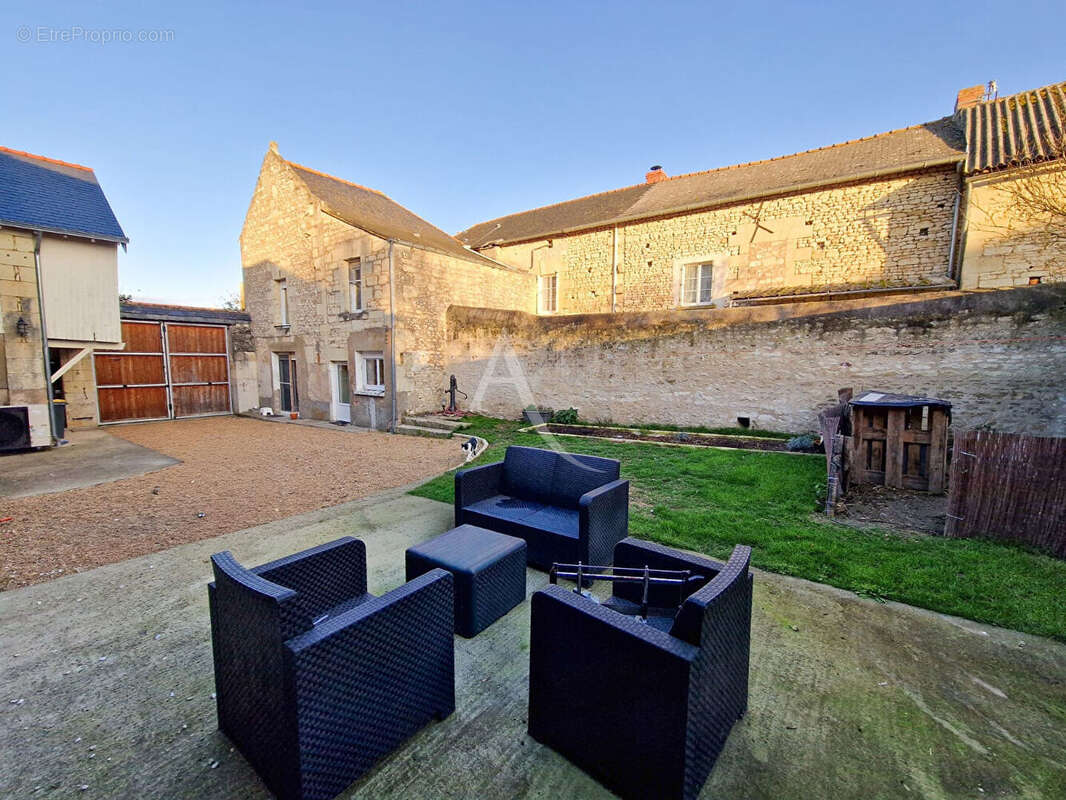 Maison à MONTREUIL-BELLAY