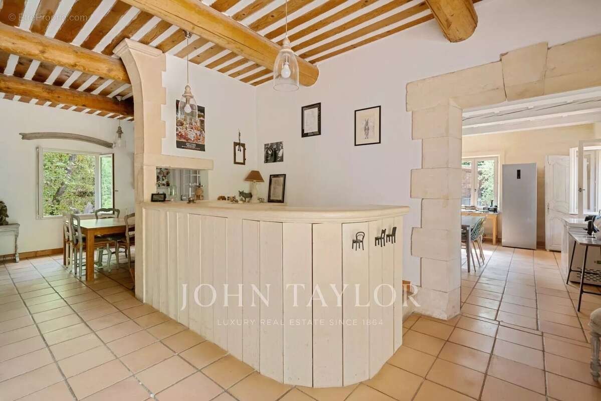 Maison à MENERBES