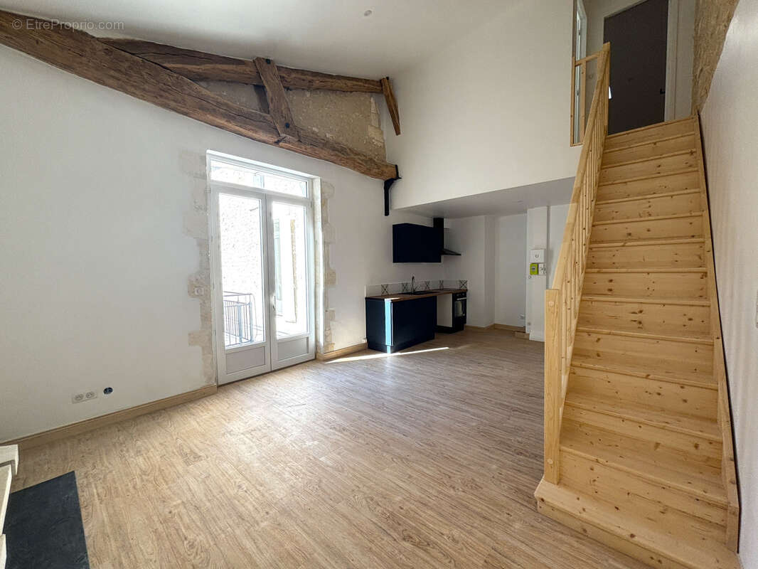 Appartement à BARBEZIEUX-SAINT-HILAIRE